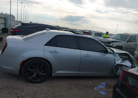 2023 Chrysler 300 300S z USA, uszkodzony, nr VIN 2C3CCABG7PH577350